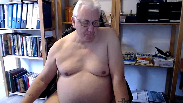 Snapshot of SchwanzhureXXL chatting on 09/13/25, 08:14 SchwanzhureXXL online show from 09/13/25, 08:14