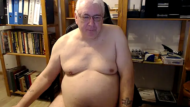 Snapshot of SchwanzhureXXL chatting on 10/27/25, 05:33 SchwanzhureXXL online show from 10/27/25, 05:33