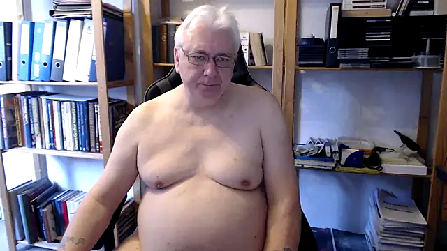 Snapshot of SchwanzhureXXL chatting on 03/20/26, 08:41 SchwanzhureXXL online show from 03/20/26, 08:41