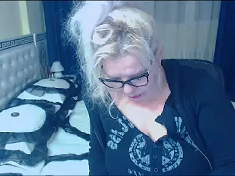 Snapshot of SonyaHotMilf chatting on 02/19/25, 04:55 SonyaHotMilf online show from 02/19/25, 04:55