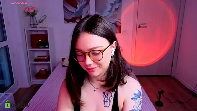 MilenaSaint online show from 10/03/25, 04:20