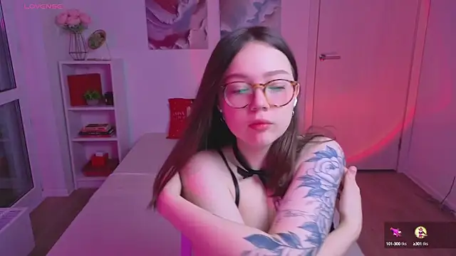 MilenaSaint online show from 10/21/25, 05:08