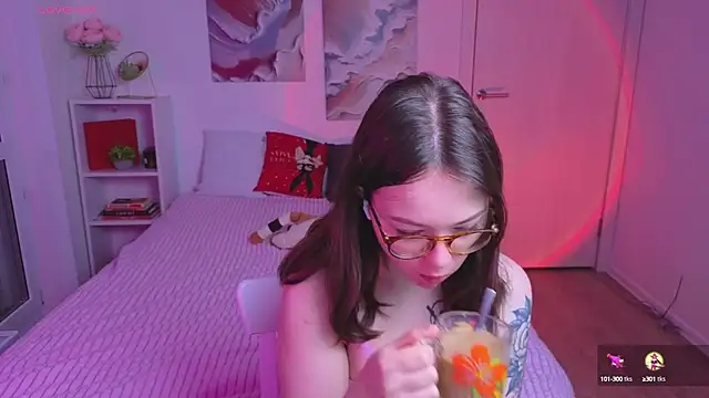 MilenaSaint online show from 10/25/25, 04:20