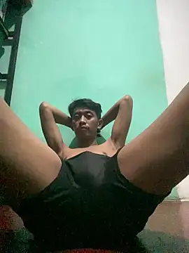 Snapshot of ditiya18 chatting on 12/21/25, 04:25 ditiya18 online show from 12/21/25, 04:25