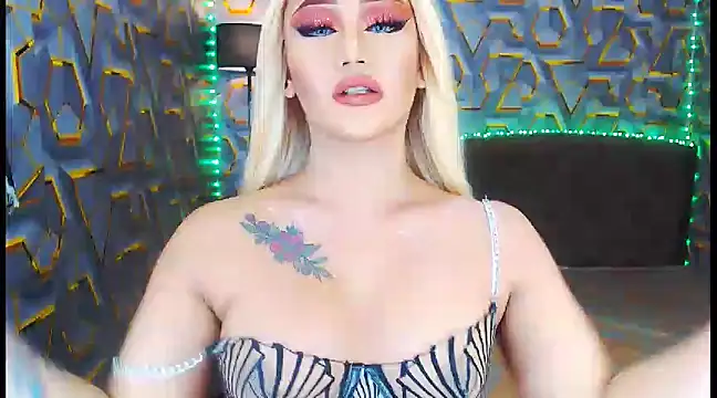 Snapshot of KylieMaxwellCaulfield_TS chatting on 01/29/25, 03:33 KylieMaxwellCaulfield TS online show from 01/29/25, 03:33