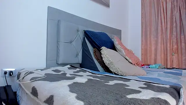 Snapshot of Idaly_Johnson chatting on 09/20/25, 03:29 Idaly Johnson online show from 09/20/25, 03:29