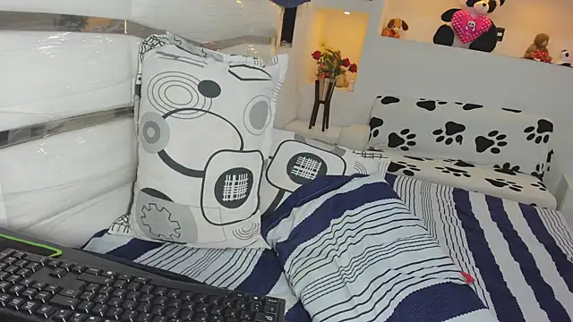 yina-rosse online show from 05/12/26, 09:56