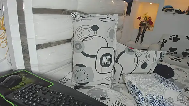 yina-rosse online show from 06/23/26, 08:51