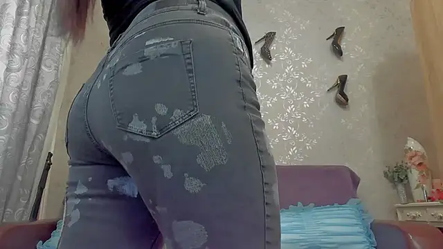 Snapshot of emilianna666 chatting on 12/10/24, 09:01 emilianna666 online show from 12/10/24, 09:01