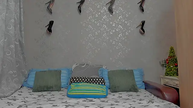 Snapshot of emilianna666 chatting on 12/23/24, 11:14 emilianna666 online show from 12/23/24, 11:14