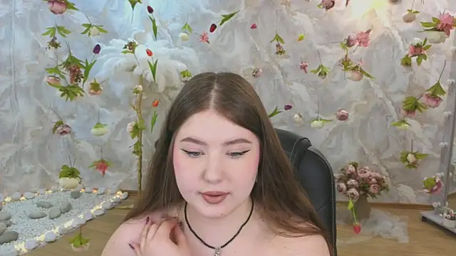NicoleFoxery online show from 06/19/26, 06:45