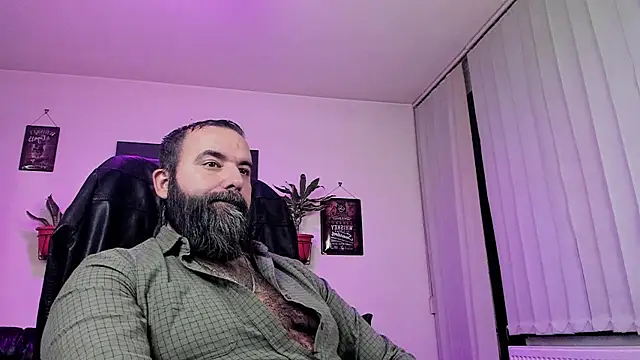 Snapshot of ChristophJules chatting on 12/13/24, 04:11 ChristophJules online show from 12/13/24, 04:11