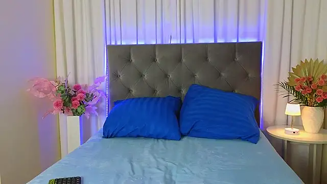 Ariana Petite online show from 05/06/26, 12:19