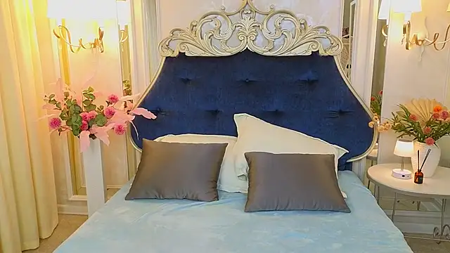 Ariana Petite online show from 05/15/26, 11:34