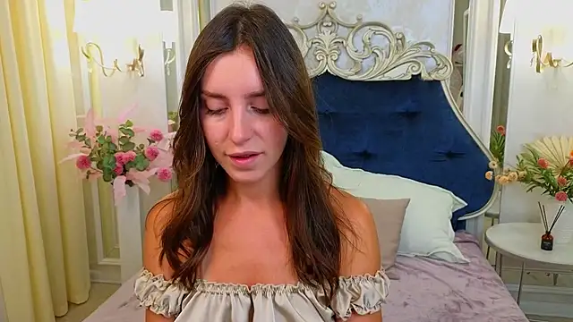 Ariana Petite online show from 06/15/26, 12:13