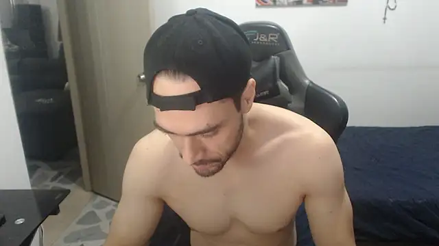 Snapshot of samuelgarcia_ chatting on 03/06/26, 10:34 samuelgarcia online show from 03/06/26, 10:34