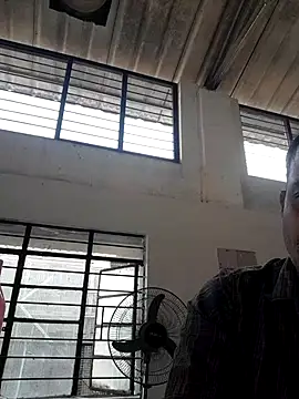 Snapshot of tz143143 chatting on 02/27/25, 02:21 tz143143 online show from 02/27/25, 02:21