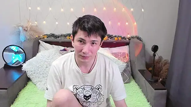 Snapshot of Yumi_steve chatting on 10/07/25, 05:54 Yumi steve online show from 10/07/25, 05:54