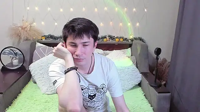 Yumi steve online show from 10/30/25, 08:16