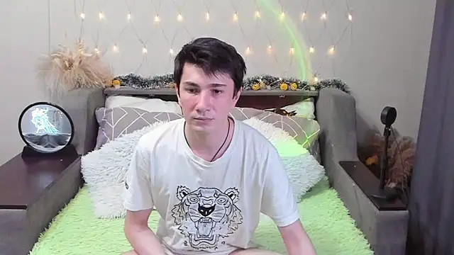 Yumi steve online show from 11/03/25, 02:51