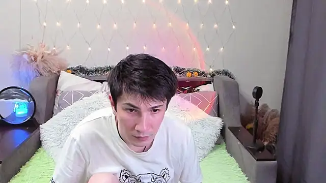 Yumi steve online show from 11/04/25, 05:23