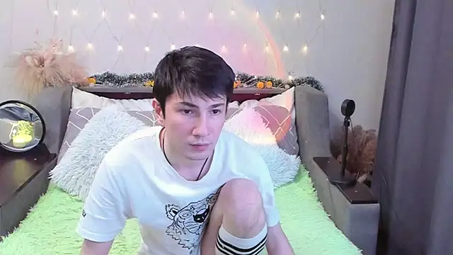 Yumi steve online show from 11/18/25, 04:44