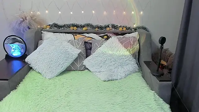 Yumi steve online show from 12/15/25, 04:11