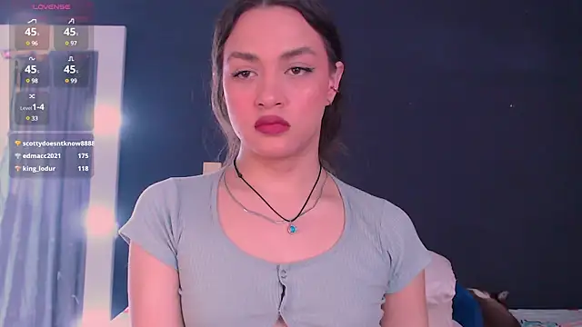 Snapshot of valen_thompson chatting on 12/15/24, 10:04 valen thompson online show from 12/15/24, 10:04