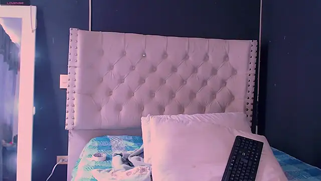 Snapshot of valen_thompson chatting on 12/30/24, 07:21 valen thompson online show from 12/30/24, 07:21