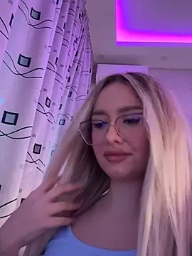 Snapshot of mollyxxx chatting on 01/10/25, 07:04 mollyxxx online show from 01/10/25, 07:04