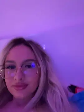 Snapshot of mollyxxx chatting on 02/11/25, 01:41 mollyxxx online show from 02/11/25, 01:41