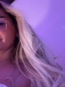 Snapshot of mollyxxx chatting on 03/08/25, 08:55 mollyxxx online show from 03/08/25, 08:55