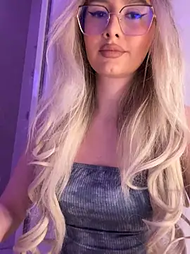 Snapshot of mollyxxx chatting on 03/09/25, 02:39 mollyxxx online show from 03/09/25, 02:39