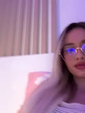 Snapshot of mollyxxx chatting on 03/15/25, 05:41 mollyxxx online show from 03/15/25, 05:41