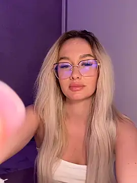 Snapshot of mollyxxx chatting on 09/30/25, 01:54 mollyxxx online show from 09/30/25, 01:54