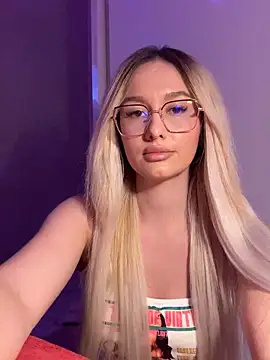 Snapshot of mollyxxx chatting on 10/08/25, 01:25 mollyxxx online show from 10/08/25, 01:25