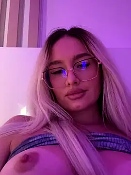 Snapshot of mollyxxx chatting on 10/09/25, 02:31 mollyxxx online show from 10/09/25, 02:31