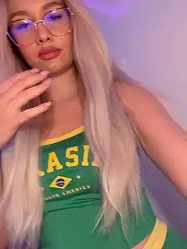 Snapshot of mollyxxx chatting on 10/14/25, 06:25 mollyxxx online show from 10/14/25, 06:25