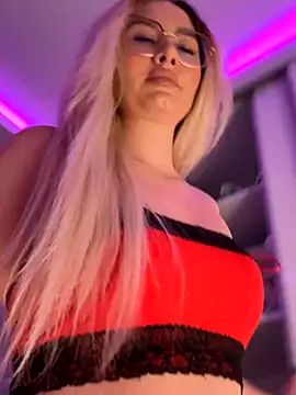 Snapshot of mollyxxx chatting on 11/22/25, 05:50 mollyxxx online show from 11/22/25, 05:50