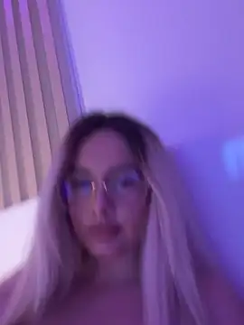 Snapshot of mollyxxx chatting on 12/03/25, 02:41 mollyxxx online show from 12/03/25, 02:41