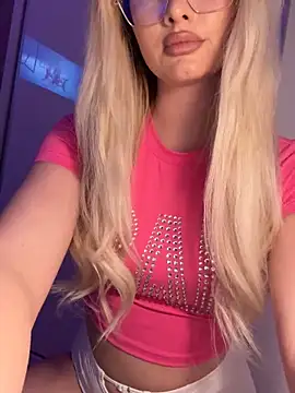 Snapshot of mollyxxx chatting on 01/07/26, 04:59 mollyxxx online show from 01/07/26, 04:59