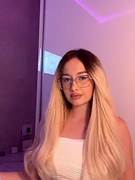 Snapshot of mollyxxx chatting on 01/08/26, 02:25 mollyxxx online show from 01/08/26, 02:25