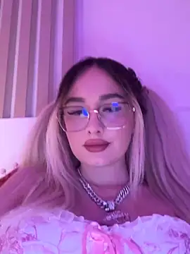 Snapshot of mollyxxx chatting on 02/03/26, 01:48 mollyxxx online show from 02/03/26, 01:48