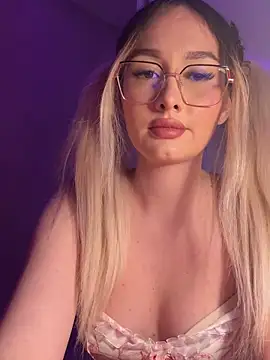 Snapshot of mollyxxx chatting on 02/03/26, 02:53 mollyxxx online show from 02/03/26, 02:53