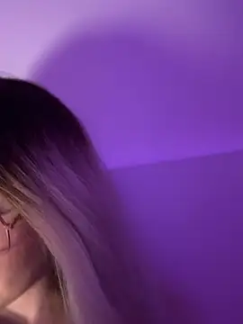 Snapshot of mollyxxx chatting on 02/05/26, 01:43 mollyxxx online show from 02/05/26, 01:43