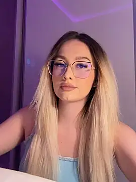 Snapshot of mollyxxx chatting on 02/18/26, 01:56 mollyxxx online show from 02/18/26, 01:56