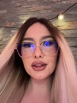 Snapshot of mollyxxx chatting on 02/21/26, 08:10 mollyxxx online show from 02/21/26, 08:10