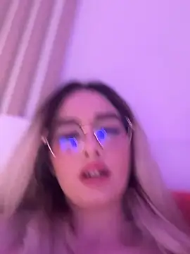 Snapshot of mollyxxx chatting on 02/28/26, 04:24 mollyxxx online show from 02/28/26, 04:24