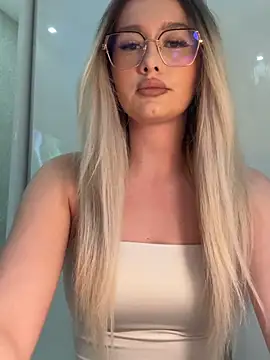 Snapshot of mollyxxx chatting on 03/09/26, 03:21 mollyxxx online show from 03/09/26, 03:21