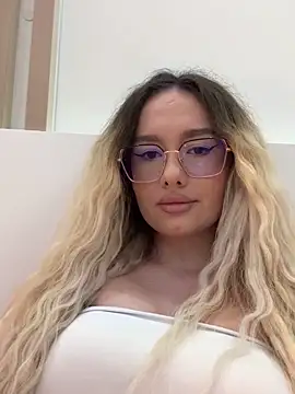 Snapshot of mollyxxx chatting on 03/29/26, 12:54 mollyxxx online show from 03/29/26, 12:54